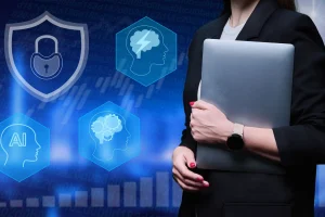 Eine Frau hält einen Laptop vor einem Schild mit einem geschlossenen Sicherheitsschloss und 3 Symbolen von KI.